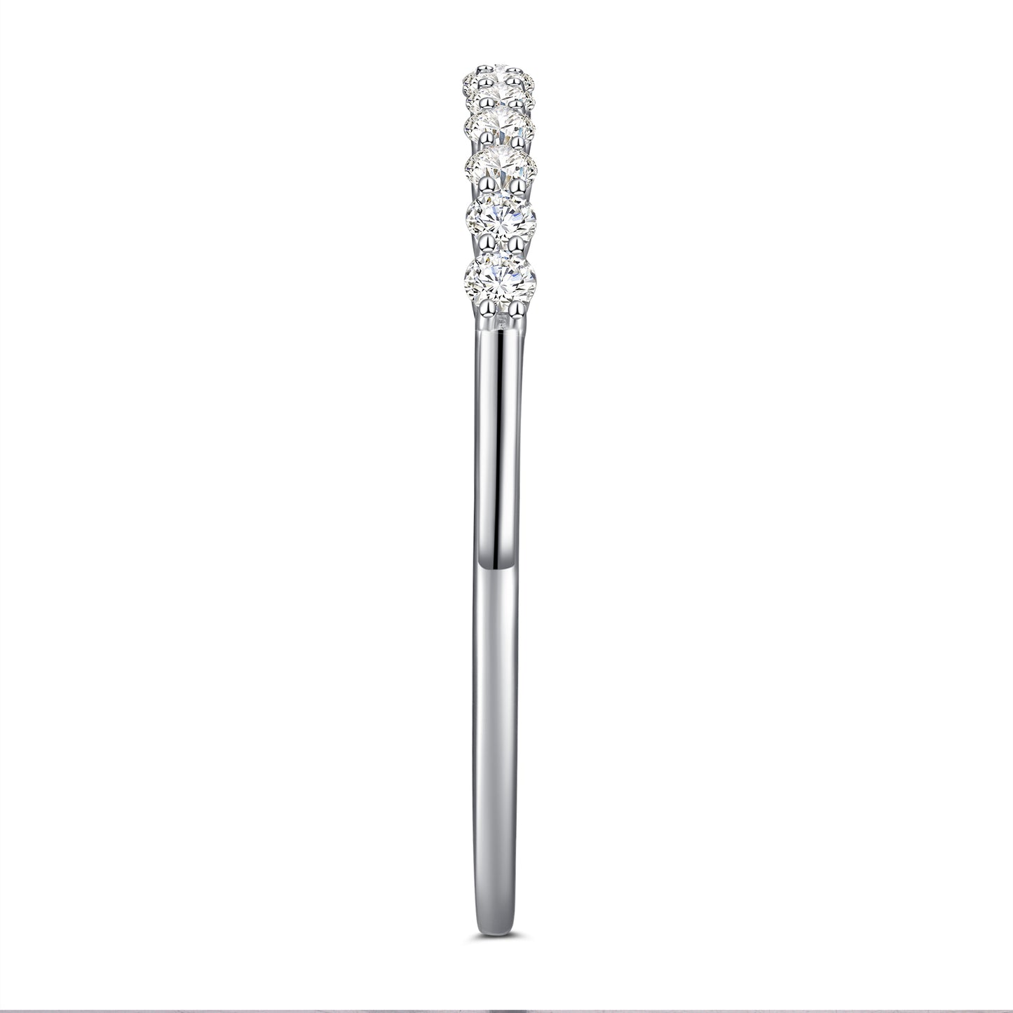Anillo de oro blanco de 18 quilates y diamantes redondos